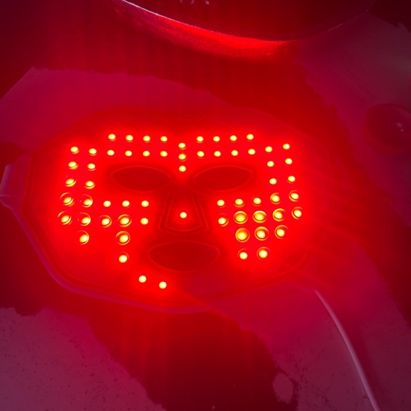 Solawave LED Face Mask - Picture 3 of 3